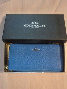 Coach Wallet . GUC